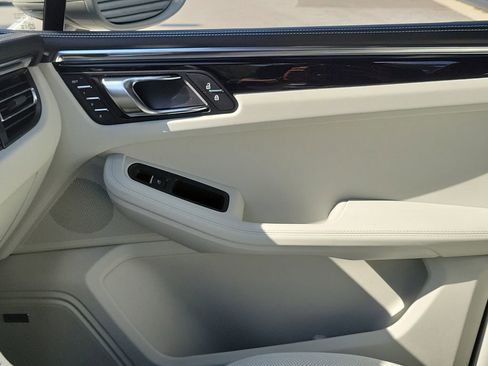 New 2026 Porsche Macan image 22