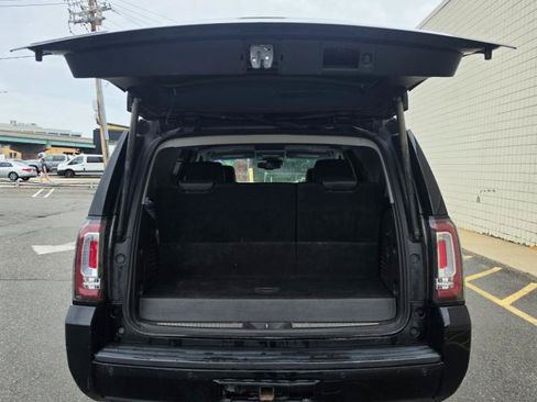 Used 2017 GMC Yukon SLT w/ Open Road Package AWD/4WD image 9