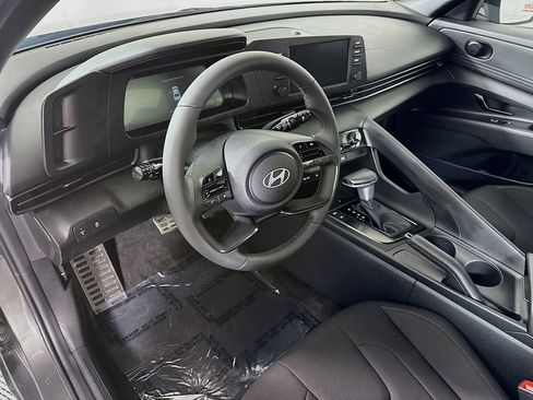 Used 2025 Hyundai Elantra Sport FWD image 17