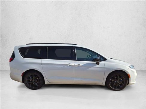 Used 2026 Chrysler Pacifica Limited w/ S Appearance Package FWD image 4