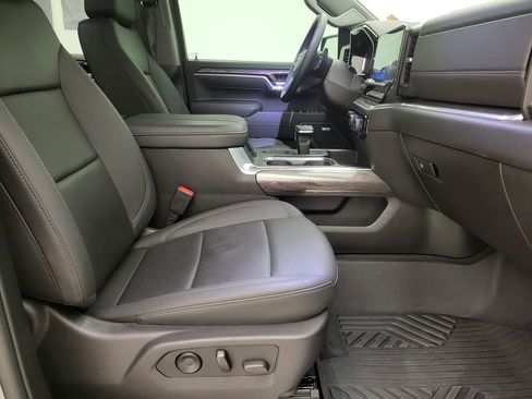 Used 2025 Chevrolet Silverado 1500 LTZ image 19