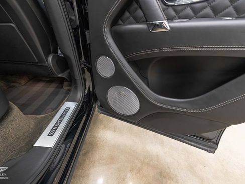 Used 2017 Bentley Bentayga AWD/4WD image 30