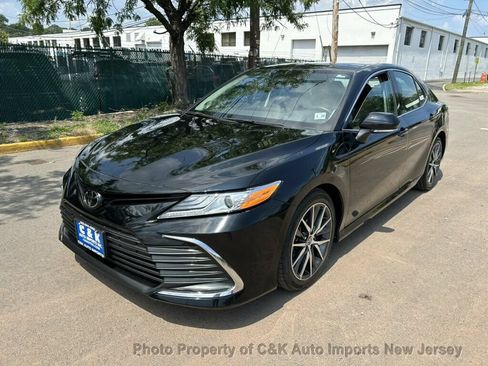Used 2023 Toyota Camry XLE FWD image 2