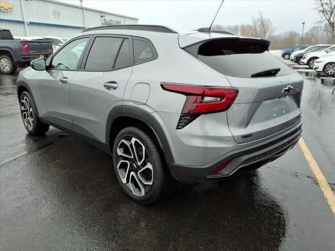 Used 2025 Chevrolet Trax RS image 7