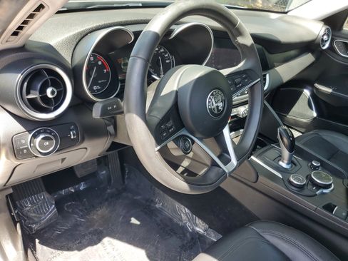 Used 2018 Alfa Romeo Giulia image 18