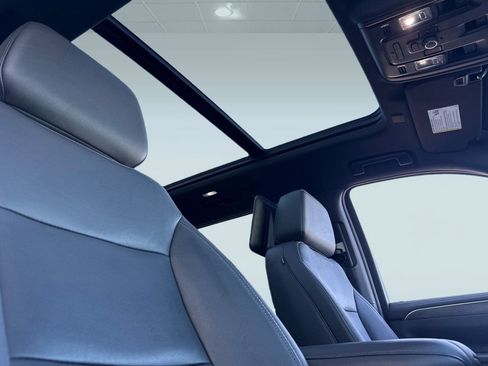 Used 2022 Chevrolet Tahoe Z71 w/ Z71 Off-Road Package image 14