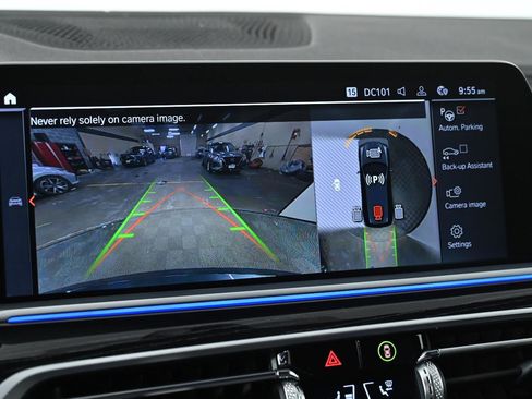 Used 2022 BMW X7 xDrive40i w/ M Sport Package image 17