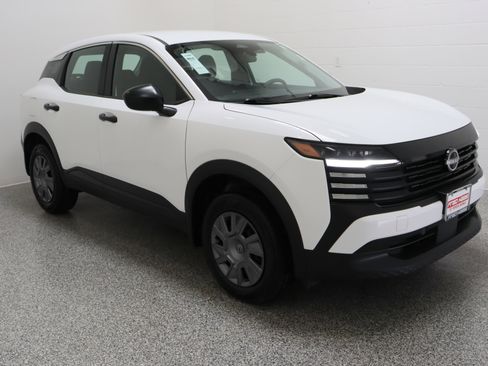 Used 2025 Nissan Kicks S FWD image 4