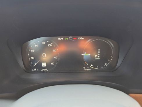 Used 2018 Volvo S90 T8 Inscription w/ Convenience Package image 28