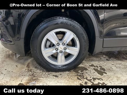 Used 2020 Chevrolet Trax LT w/ LT Convenience Package image 11