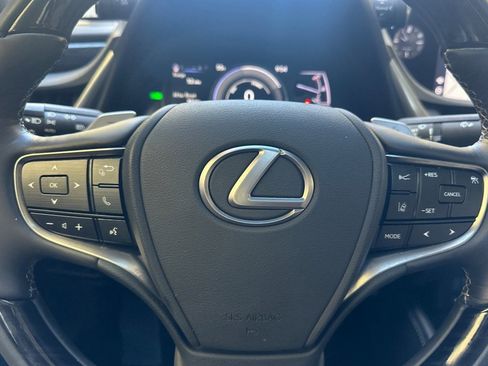 Certified 2020 Lexus ES 300h w/ Luxury Package image 16