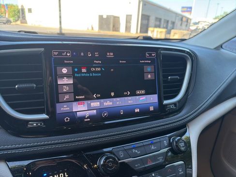 Certified 2022 Chrysler Pacifica Touring-L FWD image 16