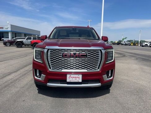 Used 2021 GMC Yukon Denali image 2