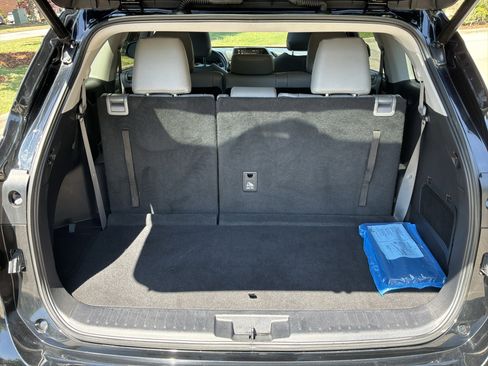 Used 2021 Toyota Highlander XLE FWD image 33