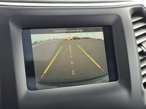 Certified 2021 Jeep Cherokee Latitude Plus w/ Sun & Sound Group image 18