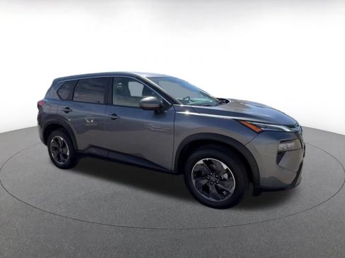 Used 2025 Nissan Rogue SV FWD image 2