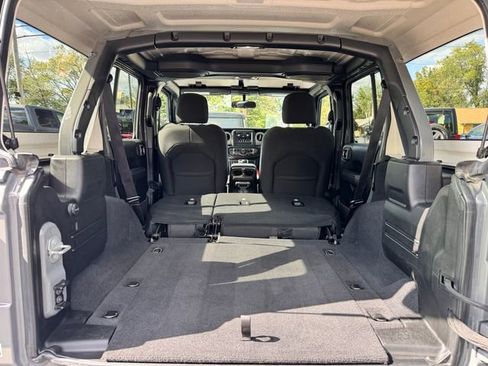Used 2021 Jeep Wrangler Unlimited Sahara image 7