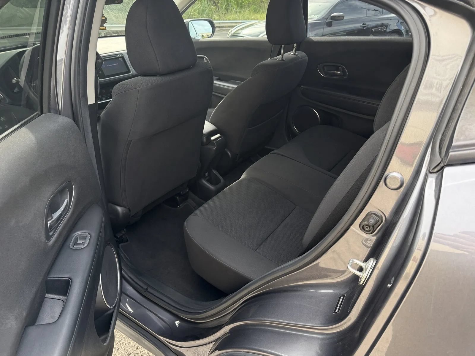 Used 2018 Honda HR-V EX image 10