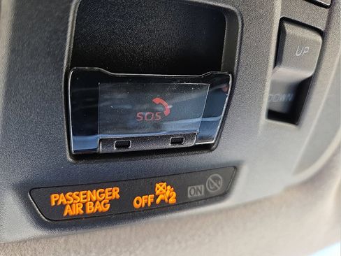 Used 2022 Toyota Corolla Cross XLE image 22