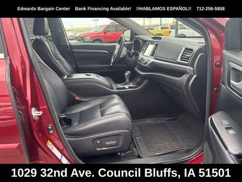Used 2017 Toyota Highlander SE AWD/4WD image 12