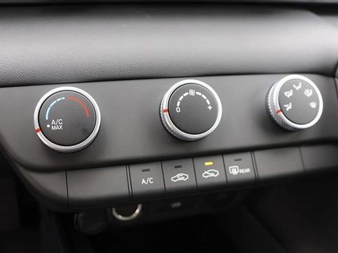 New 2026 Hyundai Elantra SE FWD image 19