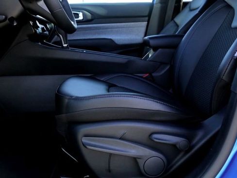 New 2025 Jeep Compass Latitude image 9