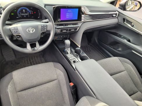 Used 2025 Toyota Camry LE image 8