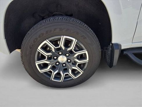 Used 2024 Chevrolet Colorado LT w/ LT Convenience Package III RWD image 14