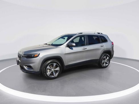 Used 2019 Jeep Cherokee Limited w/ Luxury Group AWD/4WD image 4