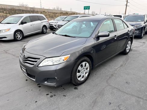 Used 2011 Toyota Camry LE image 2