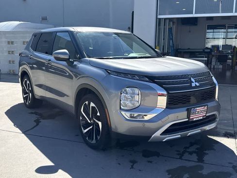 Used 2024 Mitsubishi Outlander SE image 6