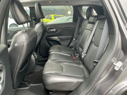 Used 2019 Jeep Cherokee Limited w/ Luxury Group image 23