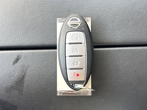 Used 2021 Nissan Rogue SV image 25