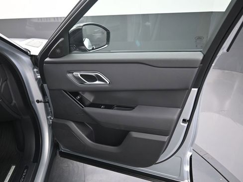 New 2025 Land Rover Range Rover Velar Dynamic SE image 9