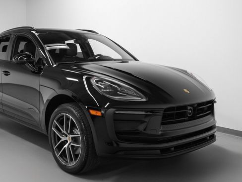 Certified 2026 Porsche Macan AWD/4WD image 9