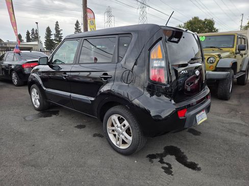 Used 2011 Kia Soul + FWD image 2