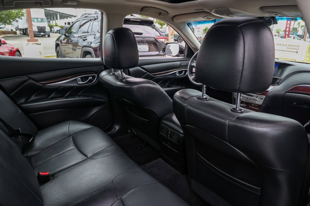 Used 2019 INFINITI Q70 Luxe AWD/4WD image 17