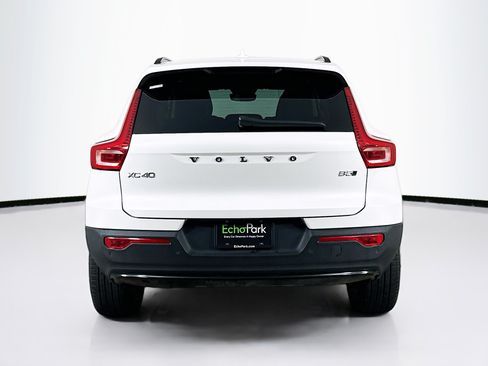 Used 2025 Volvo XC40 B5 Plus AWD/4WD image 7