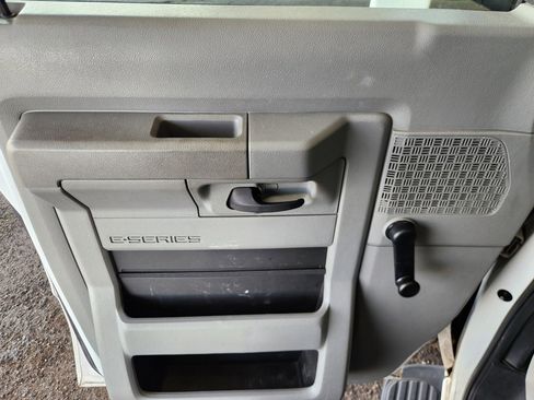 Used 2014 Ford E-350 and Econoline 350 XL image 8