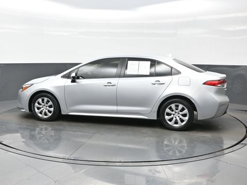 Used 2023 Toyota Corolla LE image 3