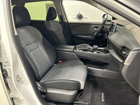 Used 2023 Nissan Rogue SV AWD/4WD image 12