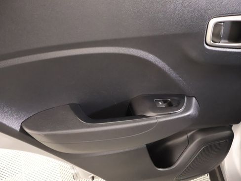 Used 2025 Hyundai Venue SEL image 16