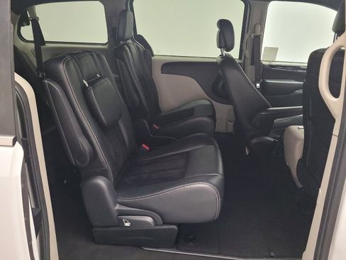 Used 2017 Dodge Grand Caravan SXT FWD image 19