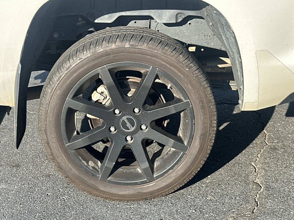 Used 2021 Toyota Tundra SR5 w/ SR5 Leather Package AWD/4WD image 9