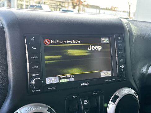 Used 2017 Jeep Wrangler Unlimited Rubicon image 19