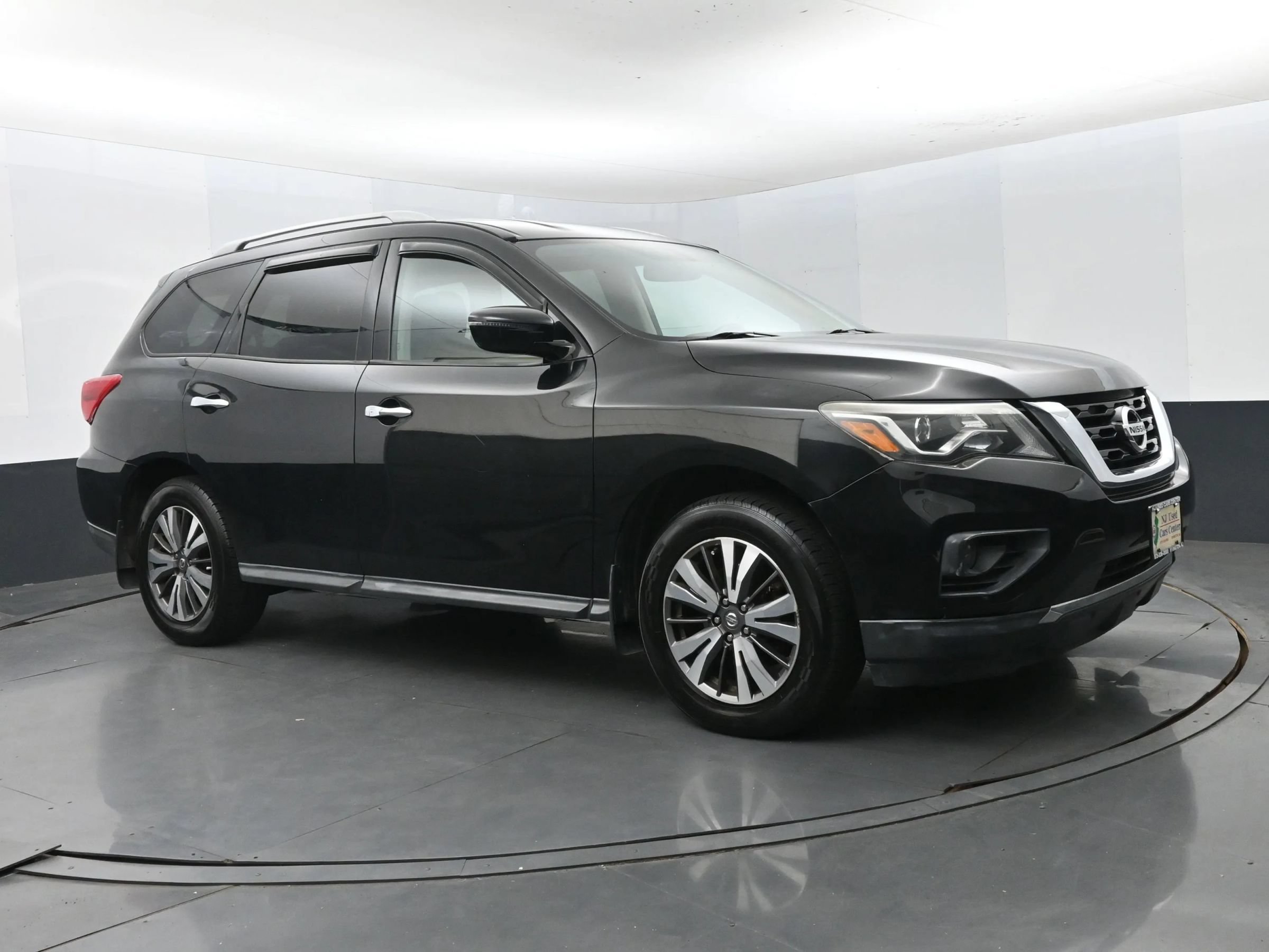 Used 2017 Nissan Pathfinder SV AWD/4WD image 2