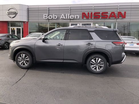 New 2025 Nissan Pathfinder SL image 11