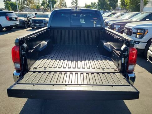 Used 2020 Toyota Tacoma SR5 RWD image 22