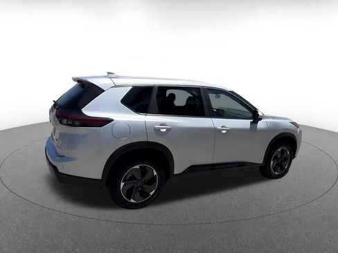 Used 2025 Nissan Rogue SV AWD/4WD image 14