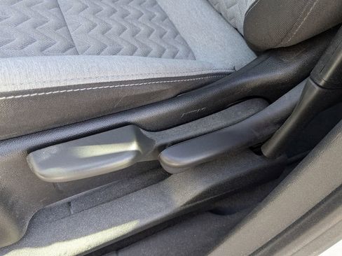 Used 2022 Chevrolet Equinox LS image 21